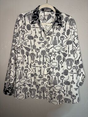 Chicos Black & White Key Print Button-Up Shirt 100% cotton